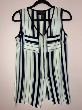 Lightweight sleeveless top